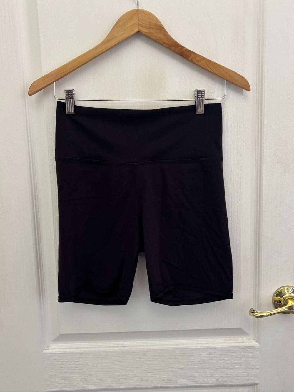 Avia Black Womans S (4-6) Mid-Rise Bike Shorts